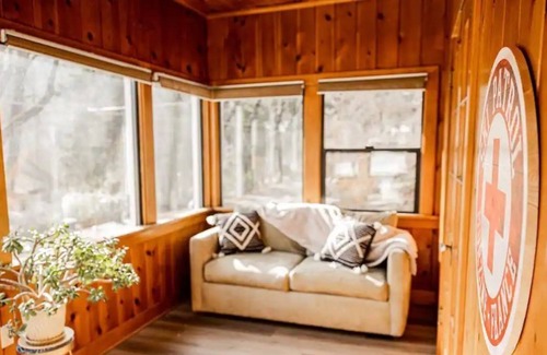 Dunsmuir House | Spacious Home; close to ski park, trails, downtown