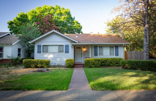 Chico House | Spacious Home & Guest House, 2 Kitchen & Garden
