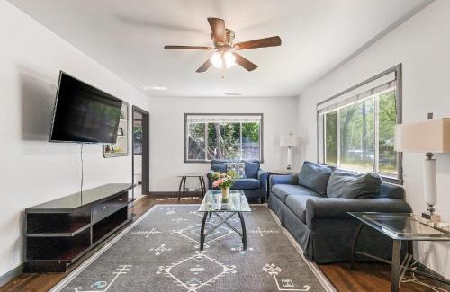 Chico House | Spacious Home & Guest House, 2 Kitchen & Garden