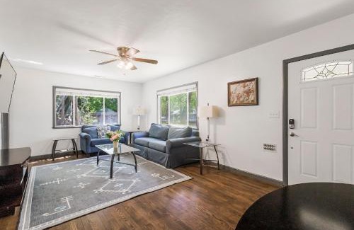 Chico House | Spacious Home & Guest House, 2 Kitchen & Garden