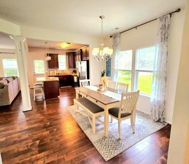Norfolk - Virginia Beach House | Spacious home in Chesapeake