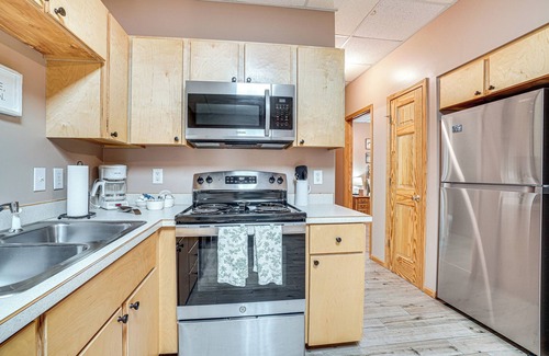 Helen Cottage | Spacious Home in Helen w/Porch & Balcony!