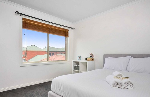 Newport House | Spacious Home in Newport
