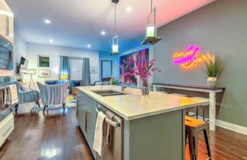 Edgehill House | Spacious Home in The Gulch, 14 beds, Skyline Views, best location in Nashville!