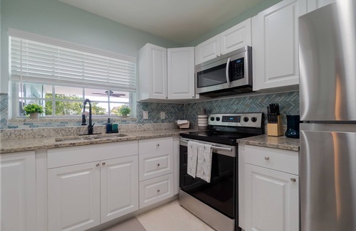 West Palm Beach House | Spacious Home Near Beach, Downtown, Airport! Private Yard w/BBQ