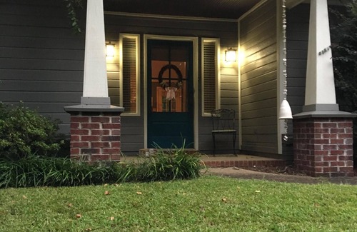 Oxford House | Spacious home near the square!