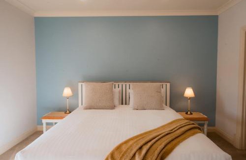 Encounter Bay House | Spacious home on the lake - Private beach
