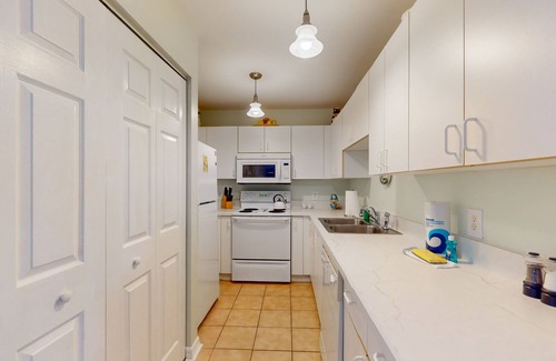 Vanderbilt Beach Condo | Spacious home with enclosed patio & shared outdoor pool