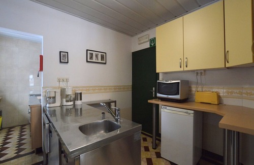 Walk House | Spacious Home with Garden