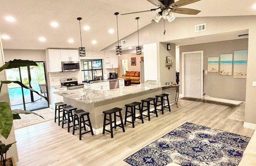 Seminole House | SPACIOUS home with private POOL 5 mins to beach! Close to everything!