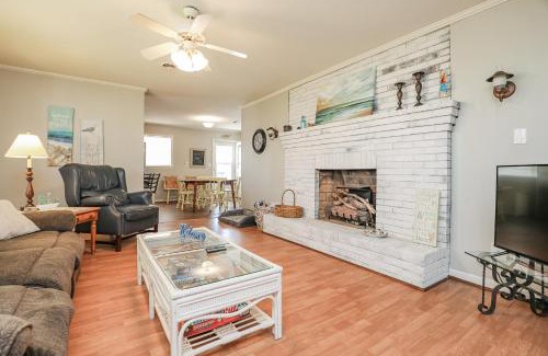 Sneads Ferry House | Spacious Home with Waterfront View-Welcome Pets