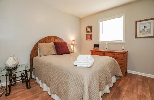 Sneads Ferry House | Spacious Home with Waterfront View-Welcome Pets