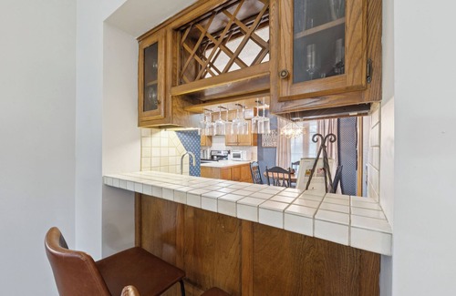 Greenwich House | Spacious House - Fire Pit- Pool Table -Arcade Games- Sleeps up to 16
