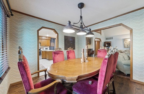 Greenwich House | Spacious House - Fire Pit- Pool Table -Arcade Games- Sleeps up to 16
