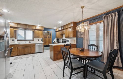 Greenwich House | Spacious House - Fire Pit- Pool Table -Arcade Games- Sleeps up to 16