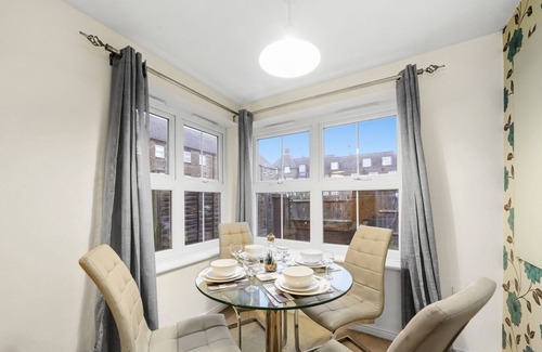 Maidstone House | Spacious house in Heart of Maidstone