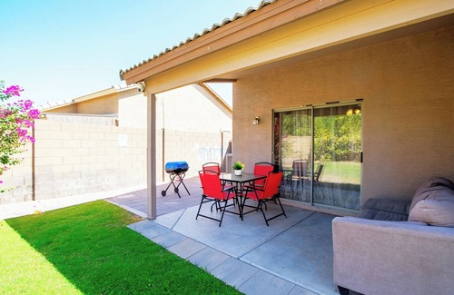 Sundance Ranch House | Spacious house in lovely Phoenix with free WiFi, AC, BBQ & Hotel rooms style