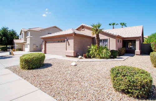 Sundance Ranch House | Spacious house in lovely Phoenix with free WiFi, AC, BBQ & Hotel rooms style