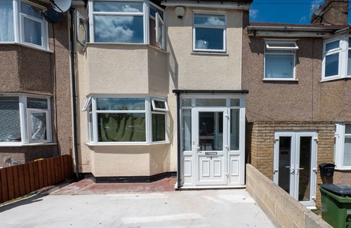 Greenwich House | Spacious house with 4 bedrooms and 2 bathrooms, perfect for big group