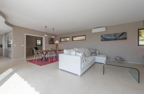 Saint-Raphael House | Spacious house with pool - near beach