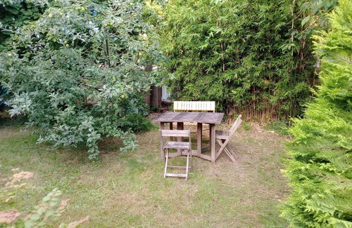 Redon House | Spacious house with lush garden, 10 minutes' walk from town center.