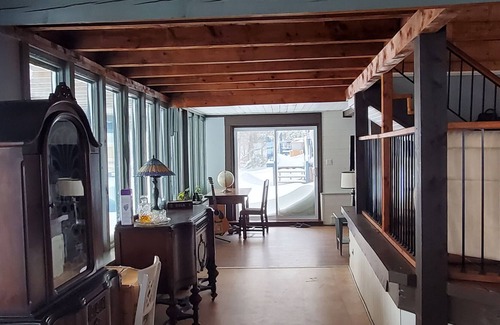 Little Sands Bed & Breakfast | Spacious inn perched on cliff above the sea