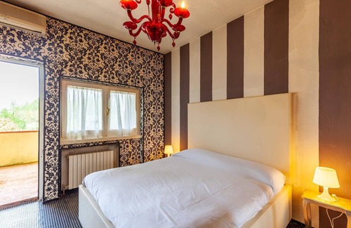 Capanne-Prato-Cinquale Apartment | Spacious Apartment "Casa Caterina" with shared Garden, Terrace, A/C & Wi-Fi