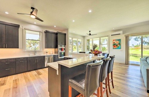 Princeville Cottage | Spacious Kauai Getaway < 1 Mi to the Ocean!