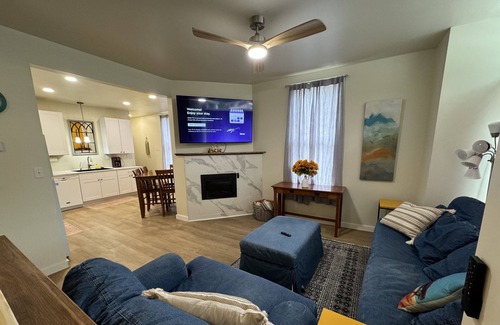 Hannibal Apartment | Spacious king-bed apartment with endless hot water. Only blocks from downtown!