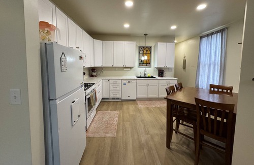 Hannibal Apartment | Spacious king-bed apartment with endless hot water. Only blocks from downtown!