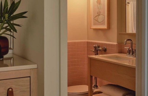 San Jacinto Hotel | Spacious King Room by Pool Patio & Rooftop Lounge Near Galveston Seawall