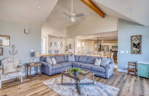 Manzanita House | Spacious King Suite, Lofty Great Room, 6 Bedrooms, Hot Tub Near Manzanita Beach!