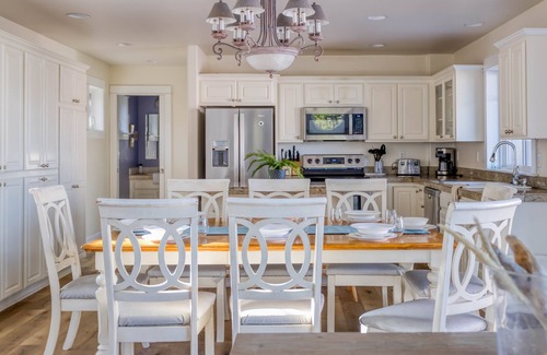 Manzanita House | Spacious King Suite, Lofty Great Room, 6 Bedrooms, Hot Tub Near Manzanita Beach!