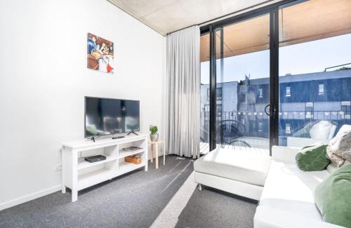 Kingston Apartment | Spacious Kingston Foreshore 1BR Apt - Hosted by Canstay