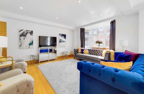 Knightsbridge Condo | Spacious Knightsbridge Apartment Near Harrods