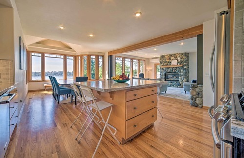 Lake Stevens Cottage | Spacious Lake Stevens Home w/Fire Pit, Patio