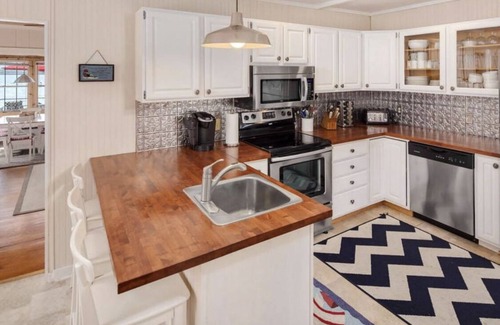 Bear Lake House | Spacious Lakefront Cottage In Bear Lake M