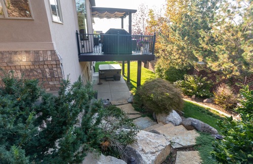 Draper House | Spacious, Large Home w/ great Views, Bonus Theatre room, Office, Hot Tub & Deck