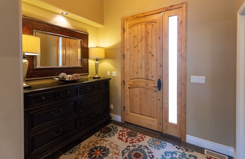 Draper House | Spacious, Large Home w/ great Views, Bonus Theatre room, Office, Hot Tub & Deck