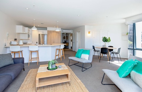 Mount Maunganui Apartment | Spacious Large Modern Apartment in Fantastic Location
