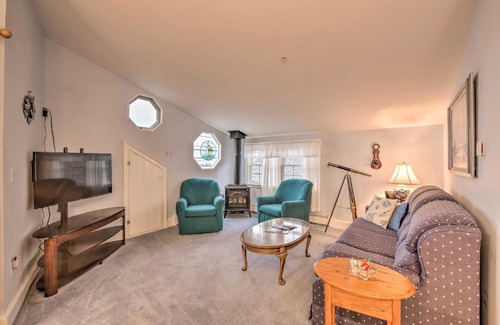 Lincolnville Apartment | Spacious Lincolnville Penthouse - Walk to Beach!