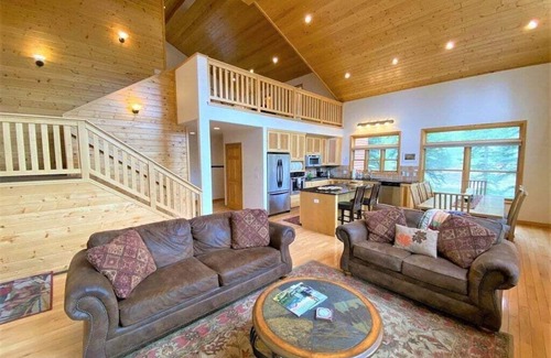Columbine Lake Cabin | Spacious Lodge with Pond just 1 Mile to Purgatory Ski Resort