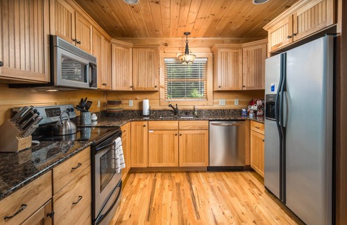 Boone House | Spacious Log Cabin < 10 Mins from Boone, Blowing Rock, Tweetsie RR & App Ski Mtn