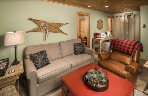 Boone House | Spacious Log Cabin < 10 Mins from Boone, Blowing Rock, Tweetsie RR & App Ski Mtn