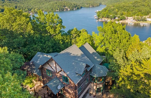 Camdenton House | Spacious Log cabin with amazing lake views! Only minutes from LOZ attractions.