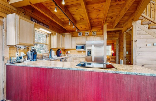 Sylva Cabin | Spacious log cabin with spectacular mountain views - private hot tub & sauna