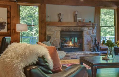 Lac Superieur Village Ski Chalet | Spacious log cottage Resort access
