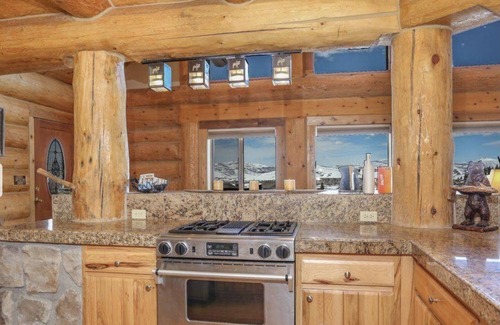 Silvercreek Ski Chalet | Spacious Log home, 3750 sqft. Mountain view, Hot tub, 4 min from Granby Ranch