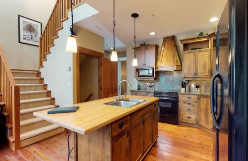 Snow Pine Estates House | Spacious luxury home w/private hot tub, ski-in/ski-out access, dog friendly