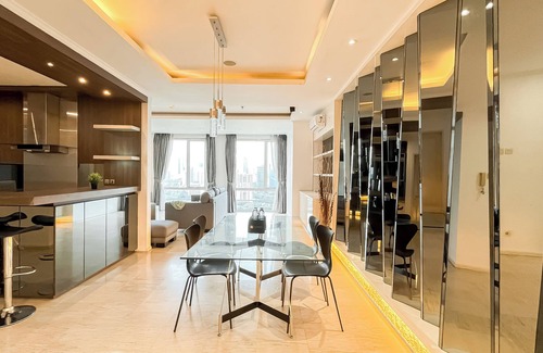 Senayan Apartment | Spacious Luxury 2Br Apartment With Extra Room At Fx Residence